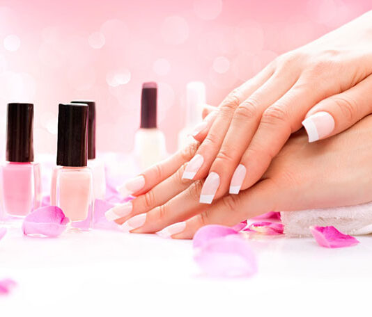 Najczęściej popełniane błędy w manicure hybrydowym Najczęściej popełniane błędy w manicure hybrydowym