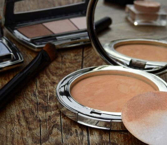 Konturowanie twarzy – jak poprawie to wykonać? bronzer