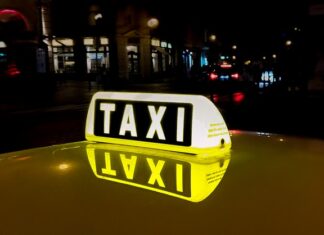 Taksówkarz – praca na etacie czy własna działalność gospodarcza? taxi