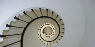 Co najpierw ręczny czy bieg?