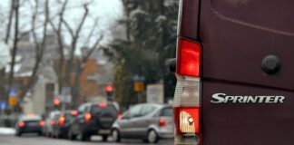 Czy będzie można jeździć autem spalinowym po 2035?