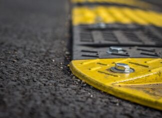 Jakim układem hamulcowym W samochodzie ciężarowym jest zwalniacz retarder )? Jakim układem hamulcowym W samochodzie ciężarowym jest zwalniacz retarder )?