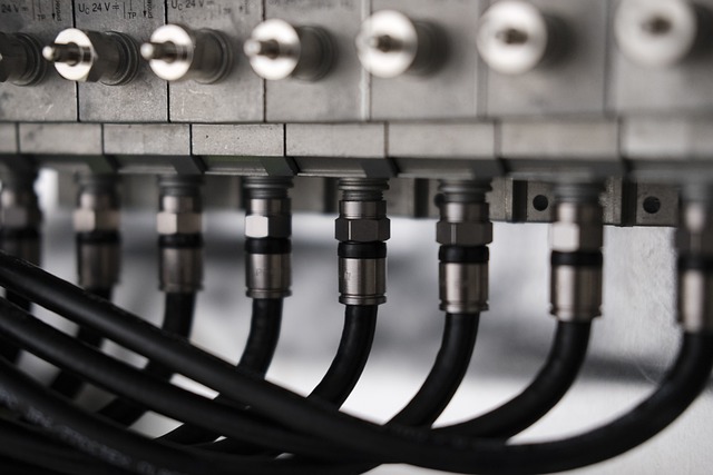 Jaka szczelina między klepiskiem a cepami Claas?