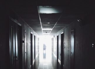 Jak wykonać awaryjne hamowanie? Jak wykonać awaryjne hamowanie?