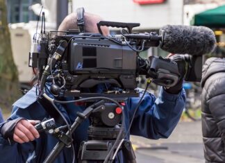 Czy 4 miesięczne dziecko może oglądać tv?