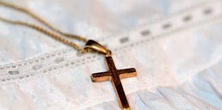 W czym do chrztu latem?