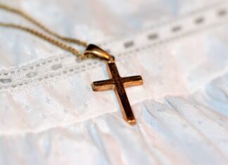 Kto niesie dziecko do chrztu?